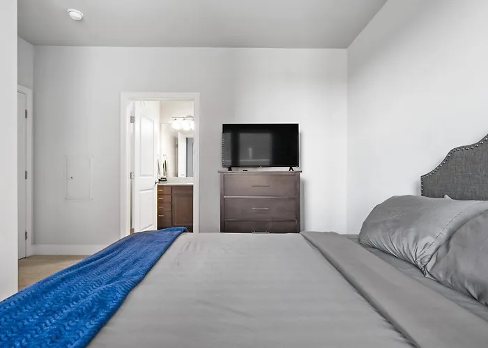 2Br Balcony Suite Gym & Pool Downtown At Cityway