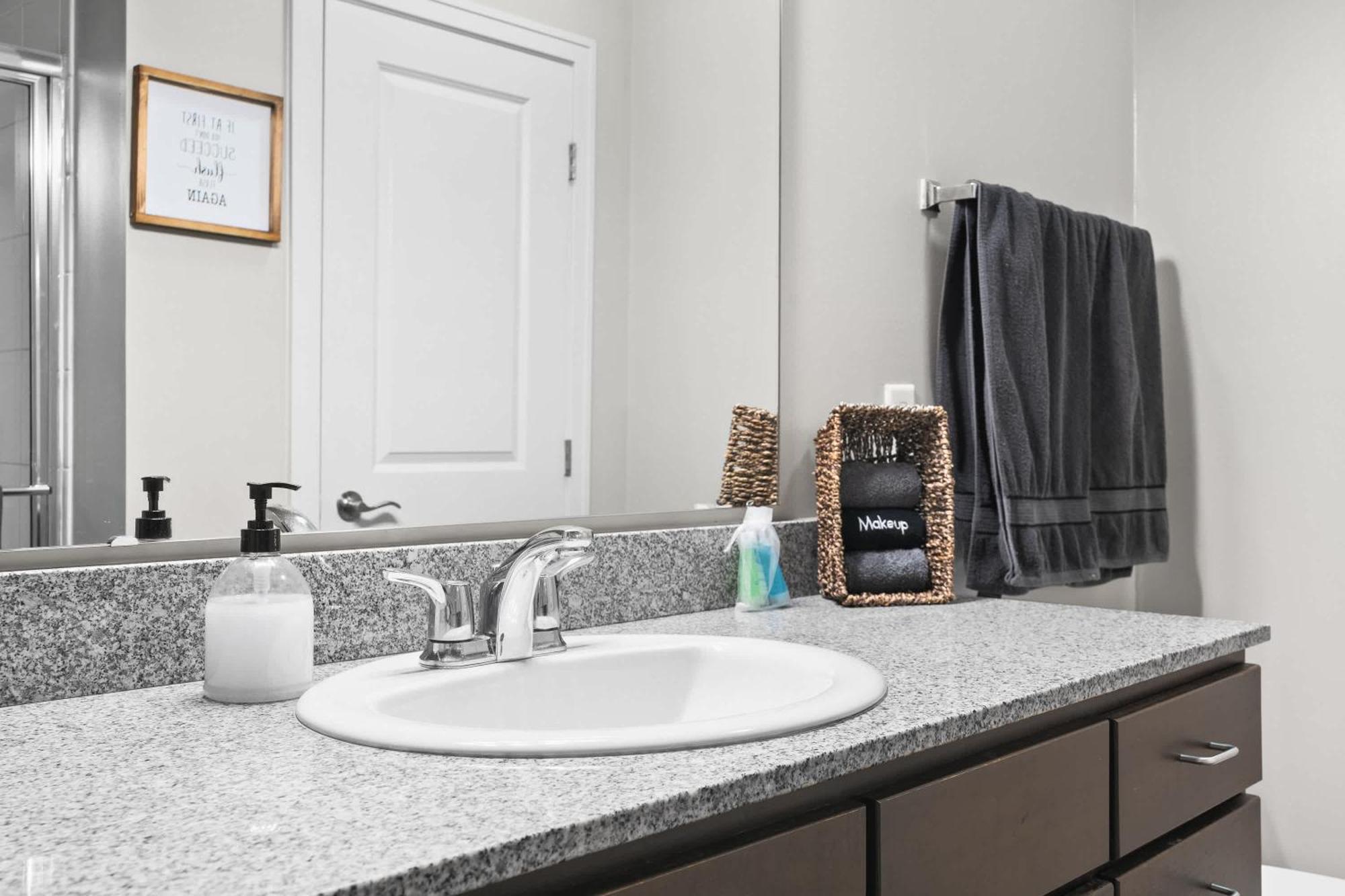 2br Balcony Gym & Pool Downtown At Cityway *